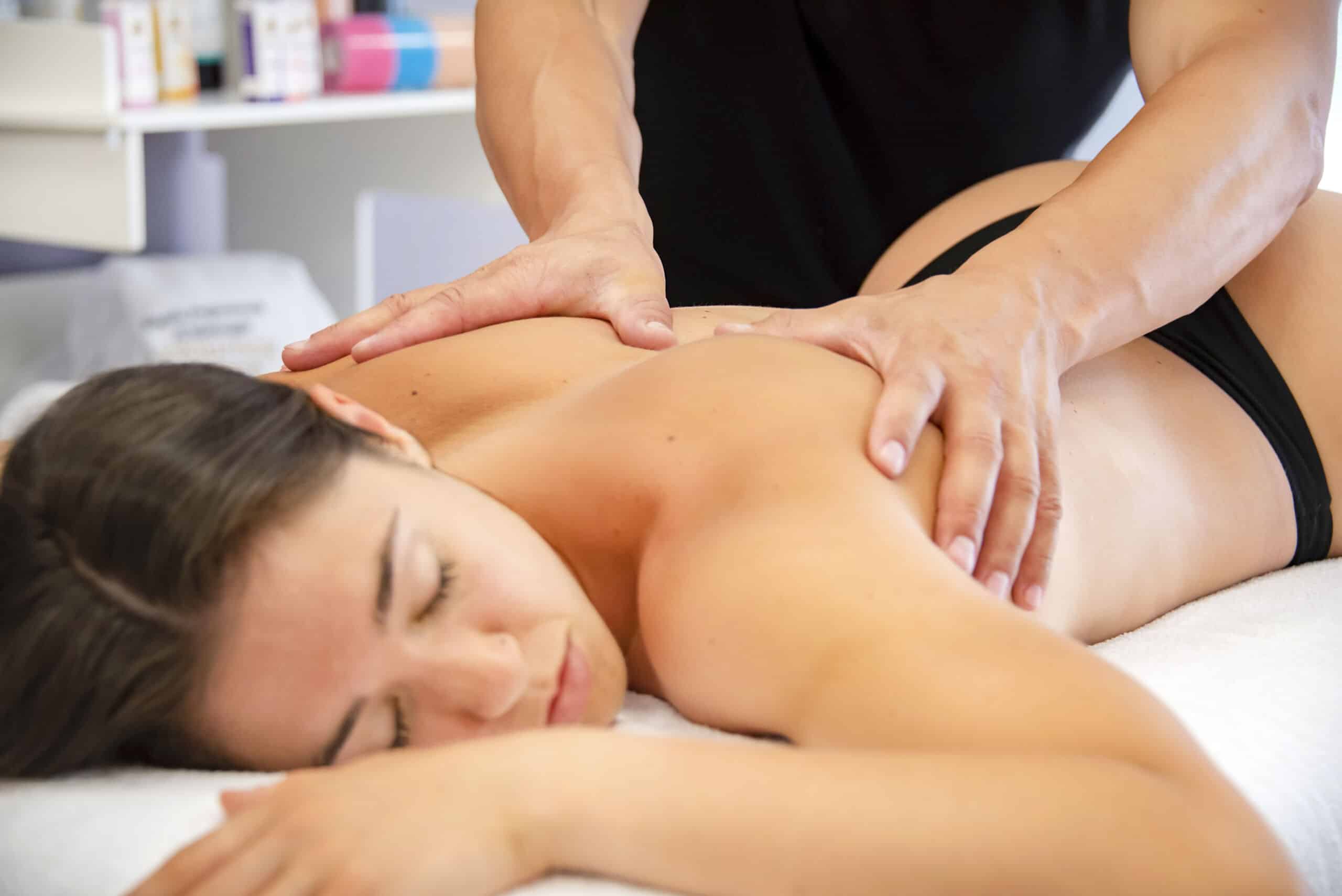 Massaggi terapeutici professionali presso Evolution Academy.