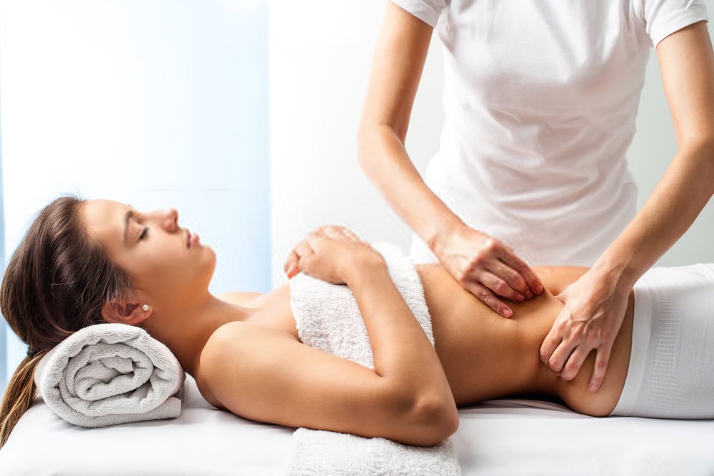 Massaggi terapeutici per il benessere, fisioterapia e relax presso Evolution Academy®.