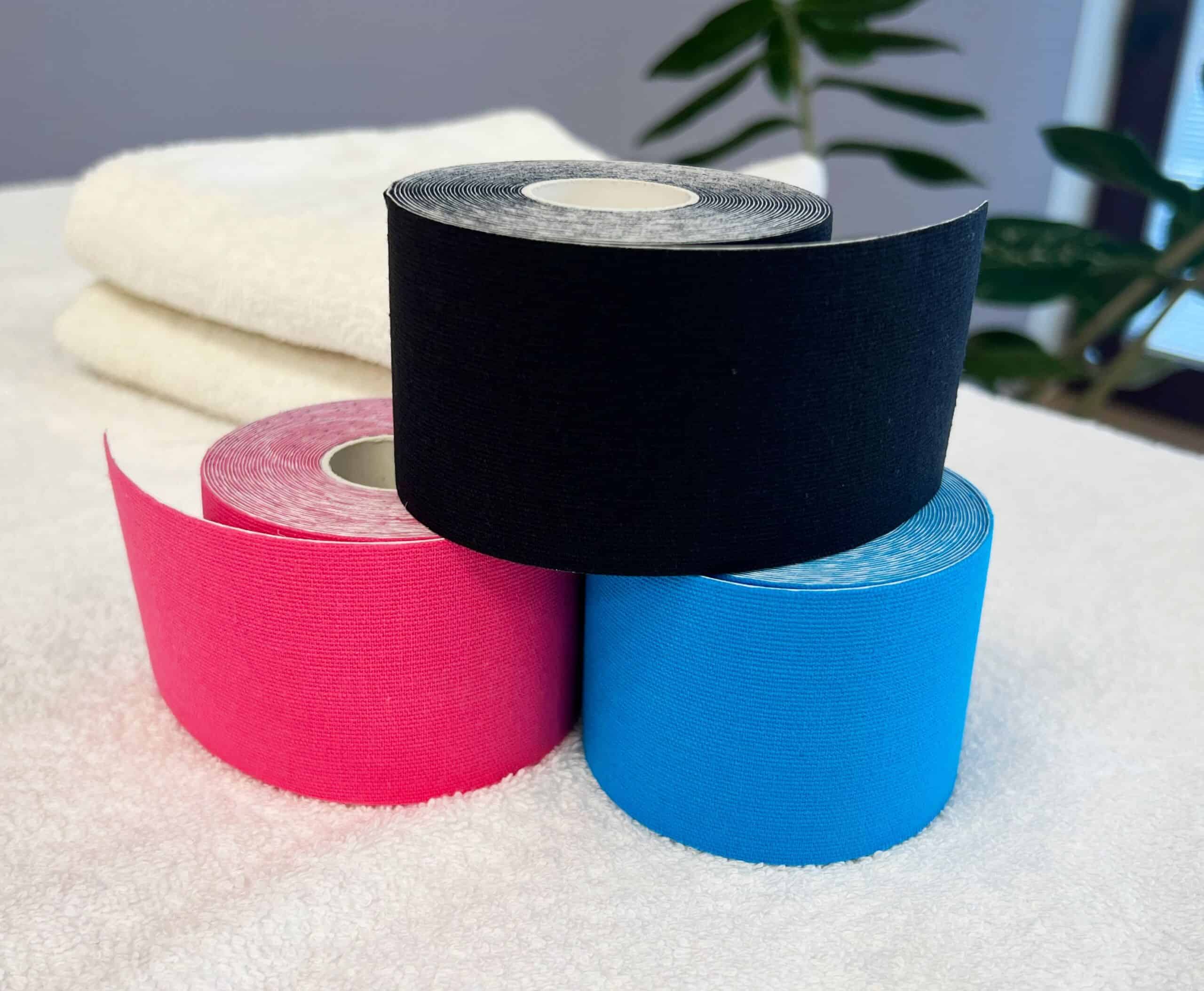 Cinta de kinesio colorsata, uso per riabilitazione sportiva e fisioterapia, prodotti di alta qualità, evoluzione nel supporto muscolare.