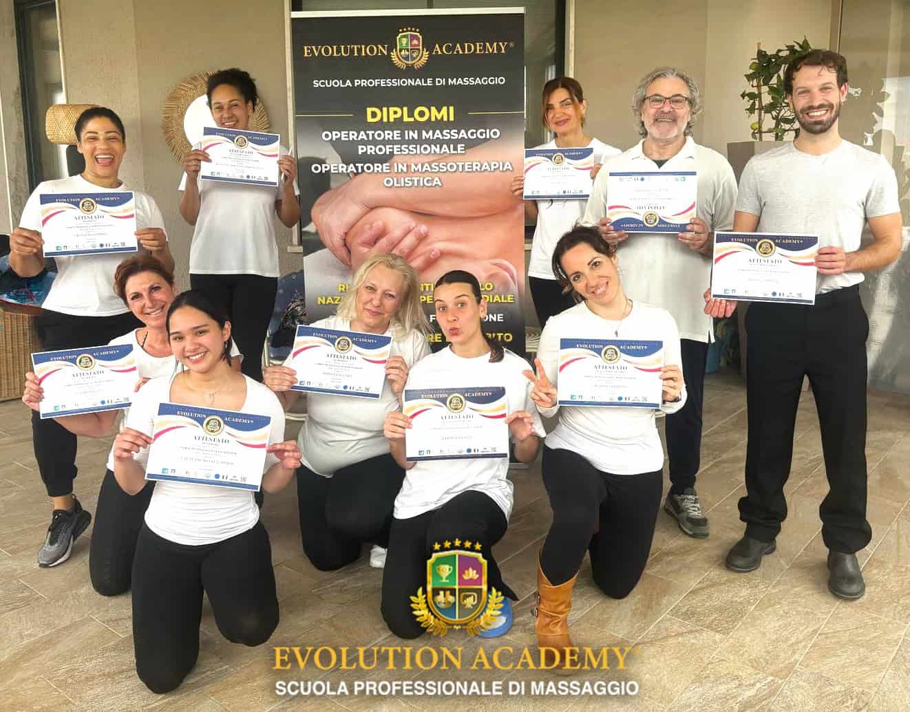 Operatore in massaggi professionali, diploma di formazione in massoterapia olistica, corso di estetica e benessere, evoluzione in ambito massaggi.