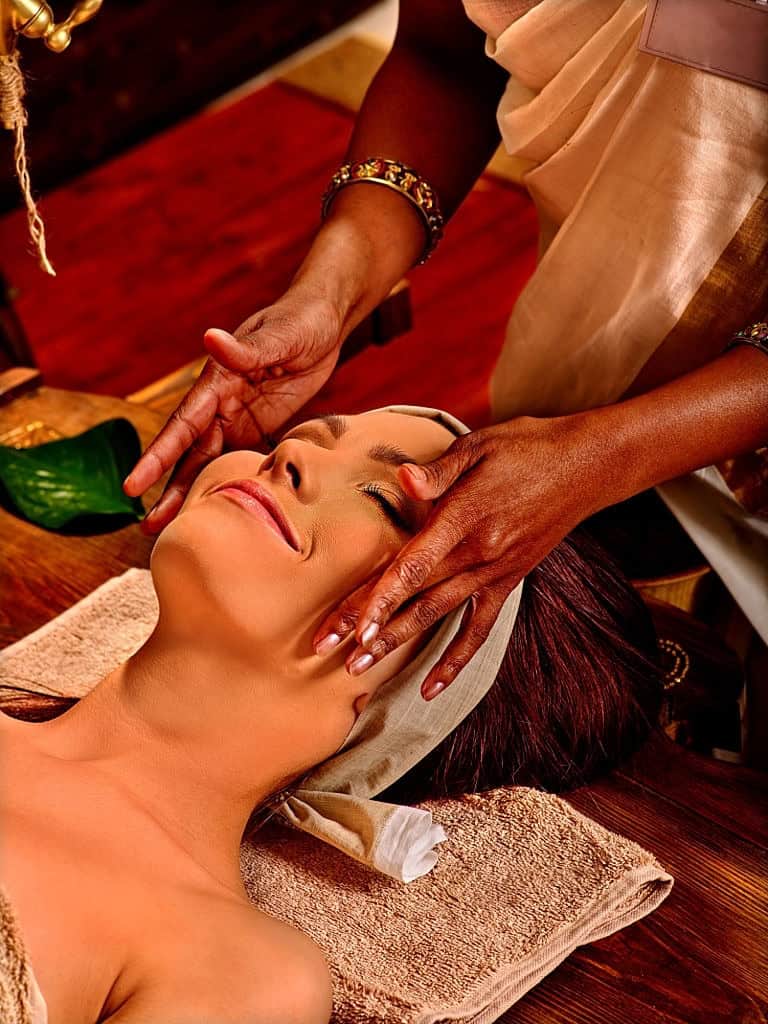 Massaggi rilassanti, benessere e terapia estetica presso Evolution Academy&reg;.