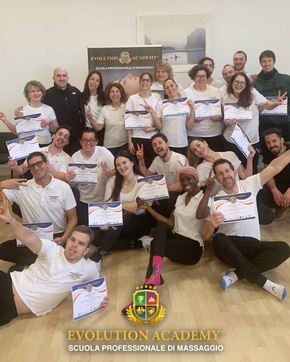 Diploma di formazione professionale in massaggio, corso di estetica e benessere relax.