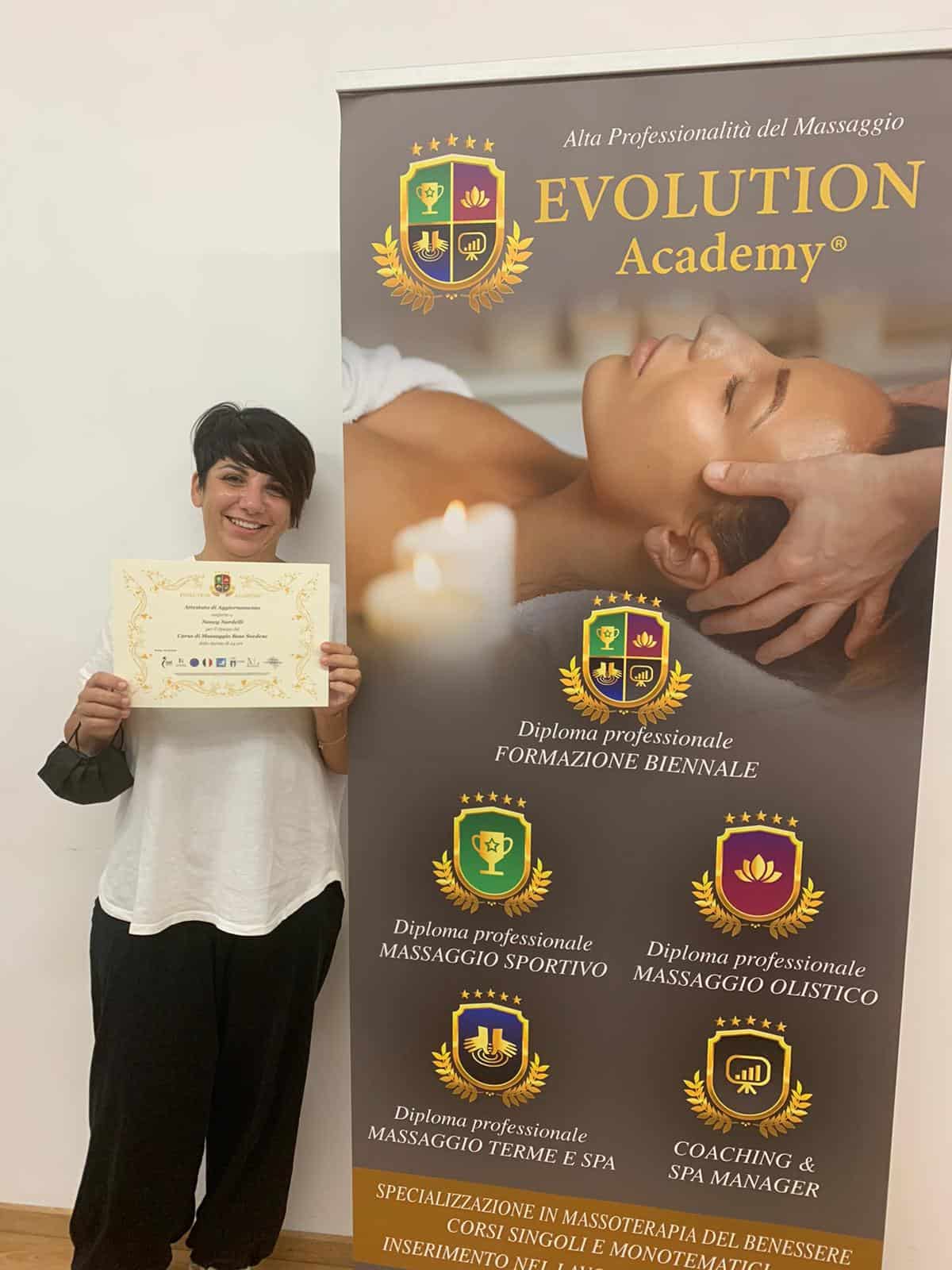 Massaggiatore professionista con diploma, corso di massoterapia e formazione biennale presso Evolution Academy.