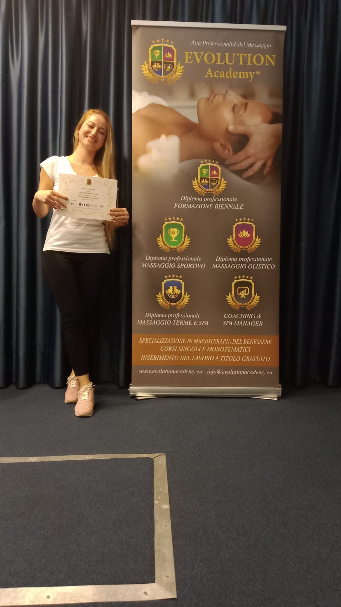 Esperta in massaggi e benessere presso Evolution Academy, con diplomi professionali e formazione biennale.