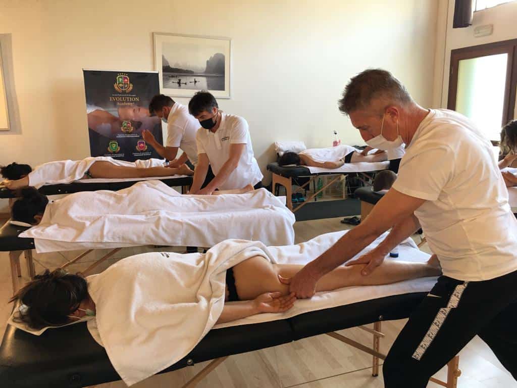 Massaggi terapeutici e trattamenti benessere presso Evolution Academy®.