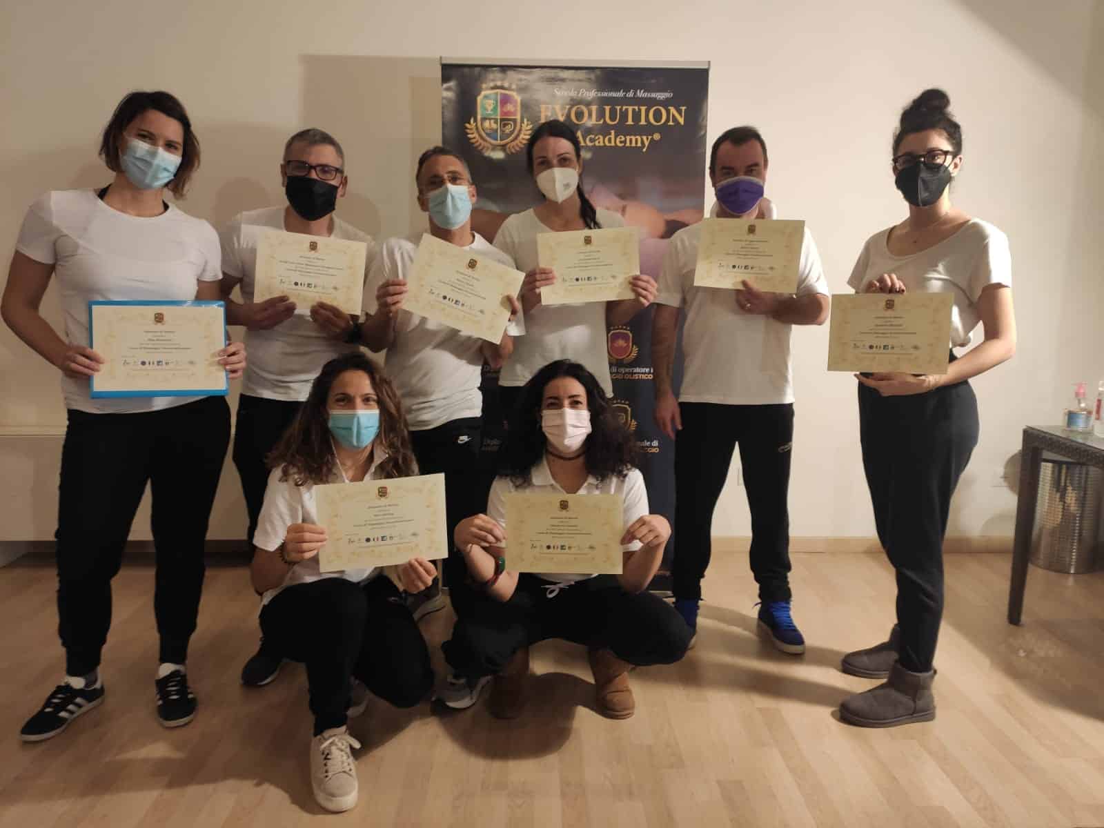 Certificazione di formazione in massaggio professionale presso Evolution Academy, corso riconosciuto.