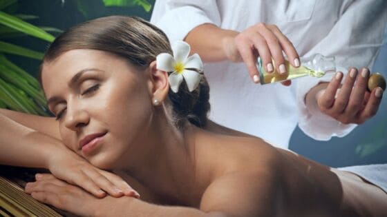Relaxante sessione di massaggi e trattamenti benessere presso Evolution Academy® in Italia.