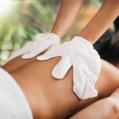 Massaggi rilassanti in natura, trattamento benessere corpo e mente.