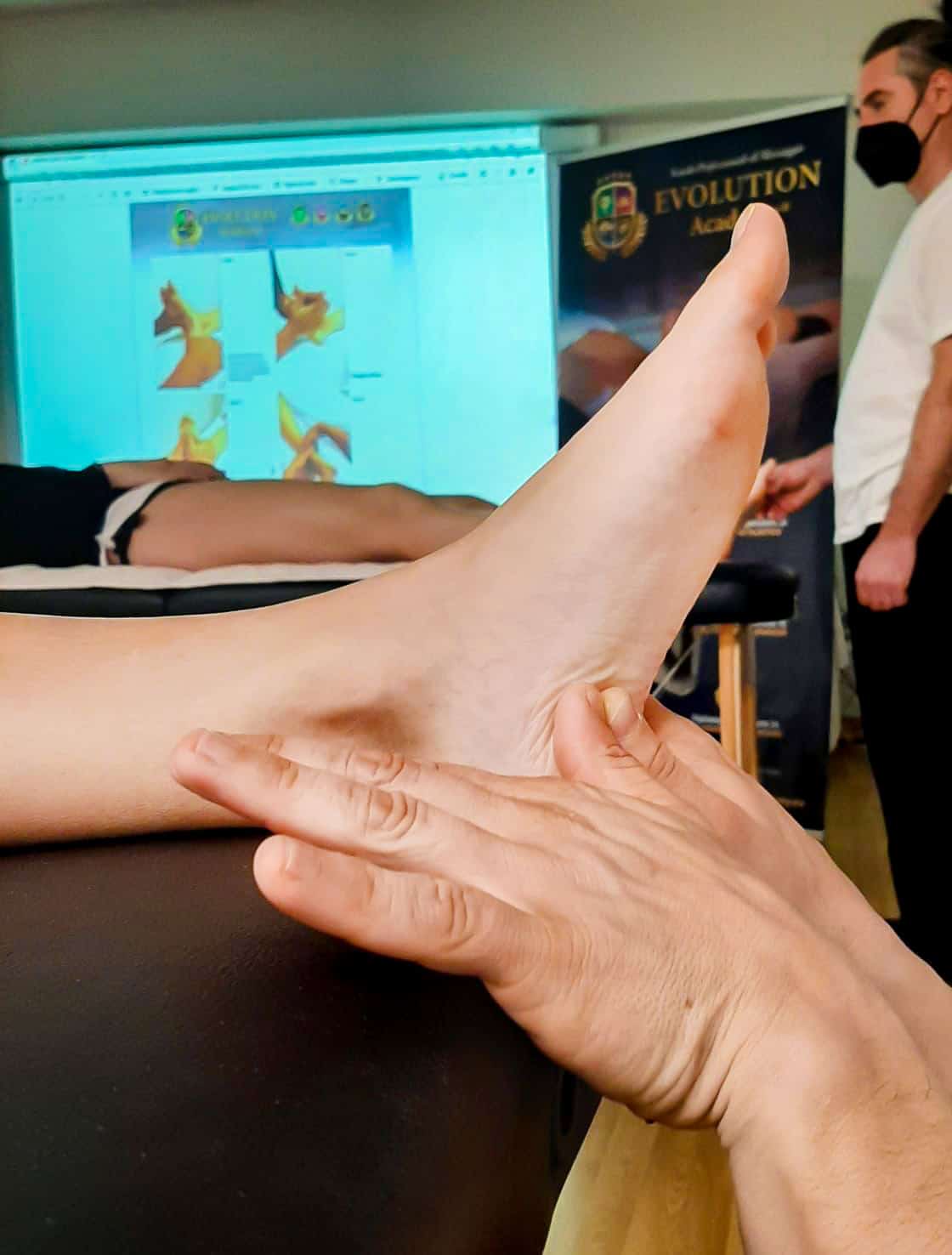 Allenamento di tecniche di rilassamento e postura presso Evolution Academy® per il benessere psicofisico.