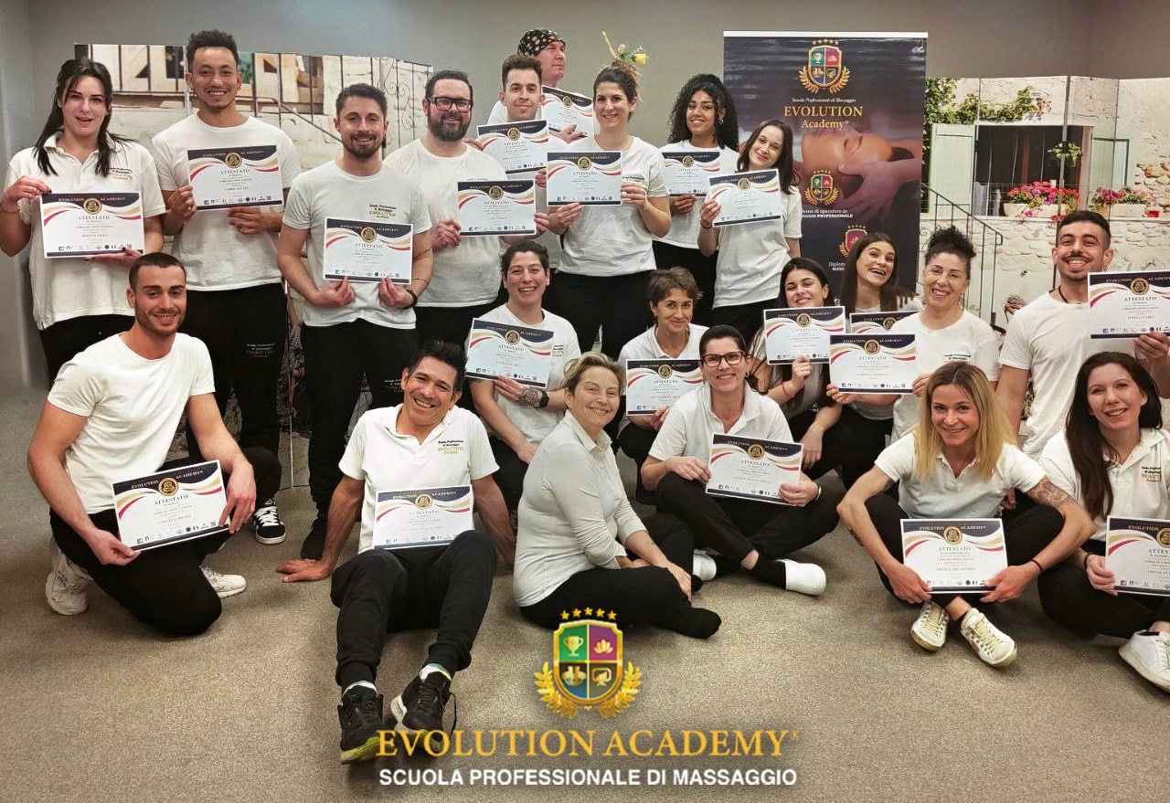 Corso professionale di massaggio, certificato di formazione, Evolution Academy, formazione massaggiatori, scuola di massaggio italiana.