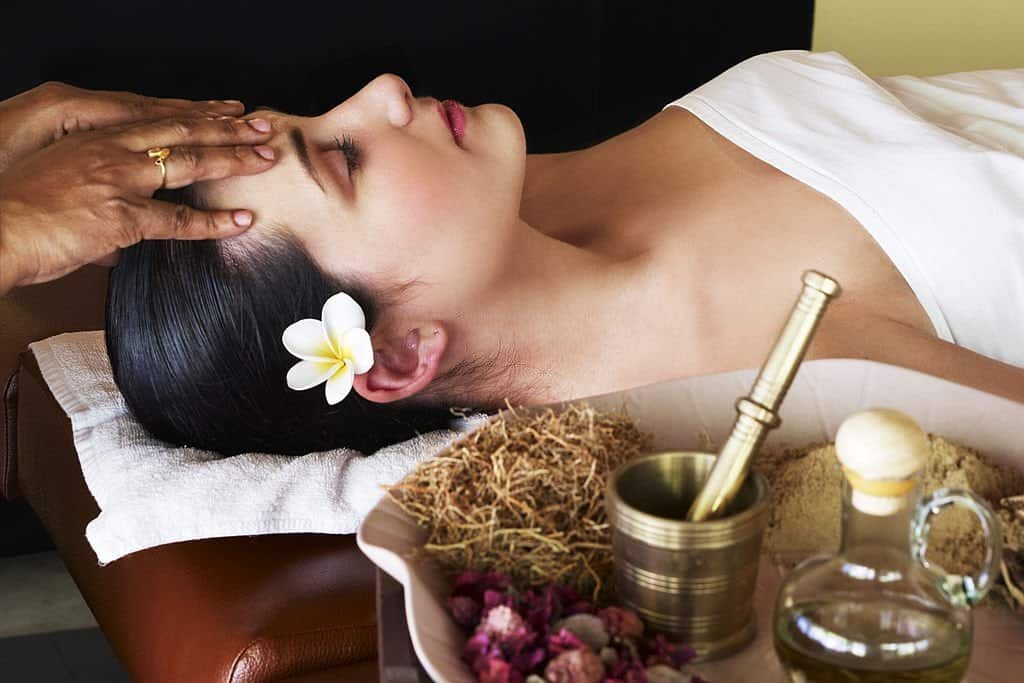 Relaxing massaggio bioenergetico presso Evolution Academy® per il benessere del corpo e della mente.