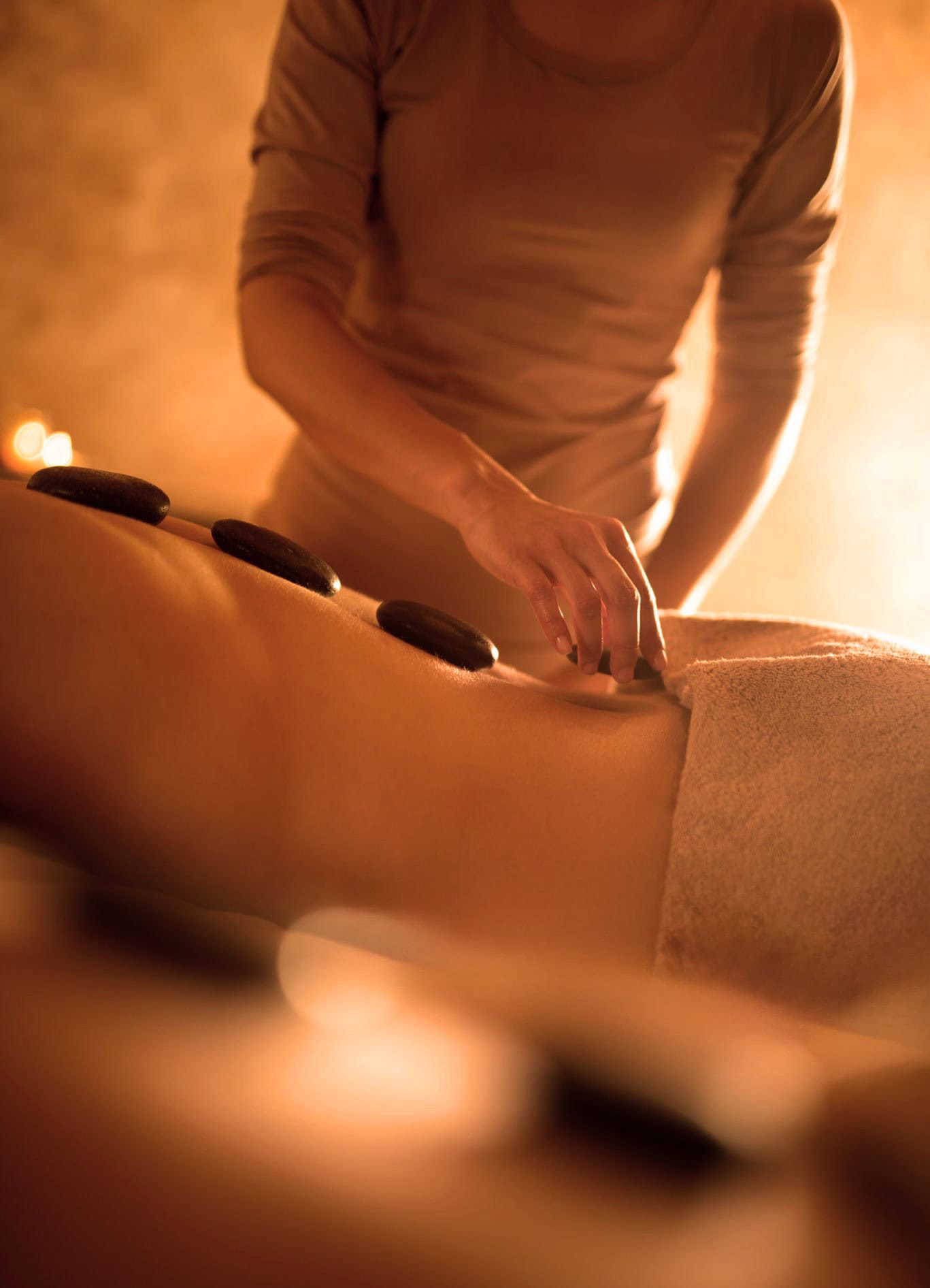 Massaggio con pietre calde