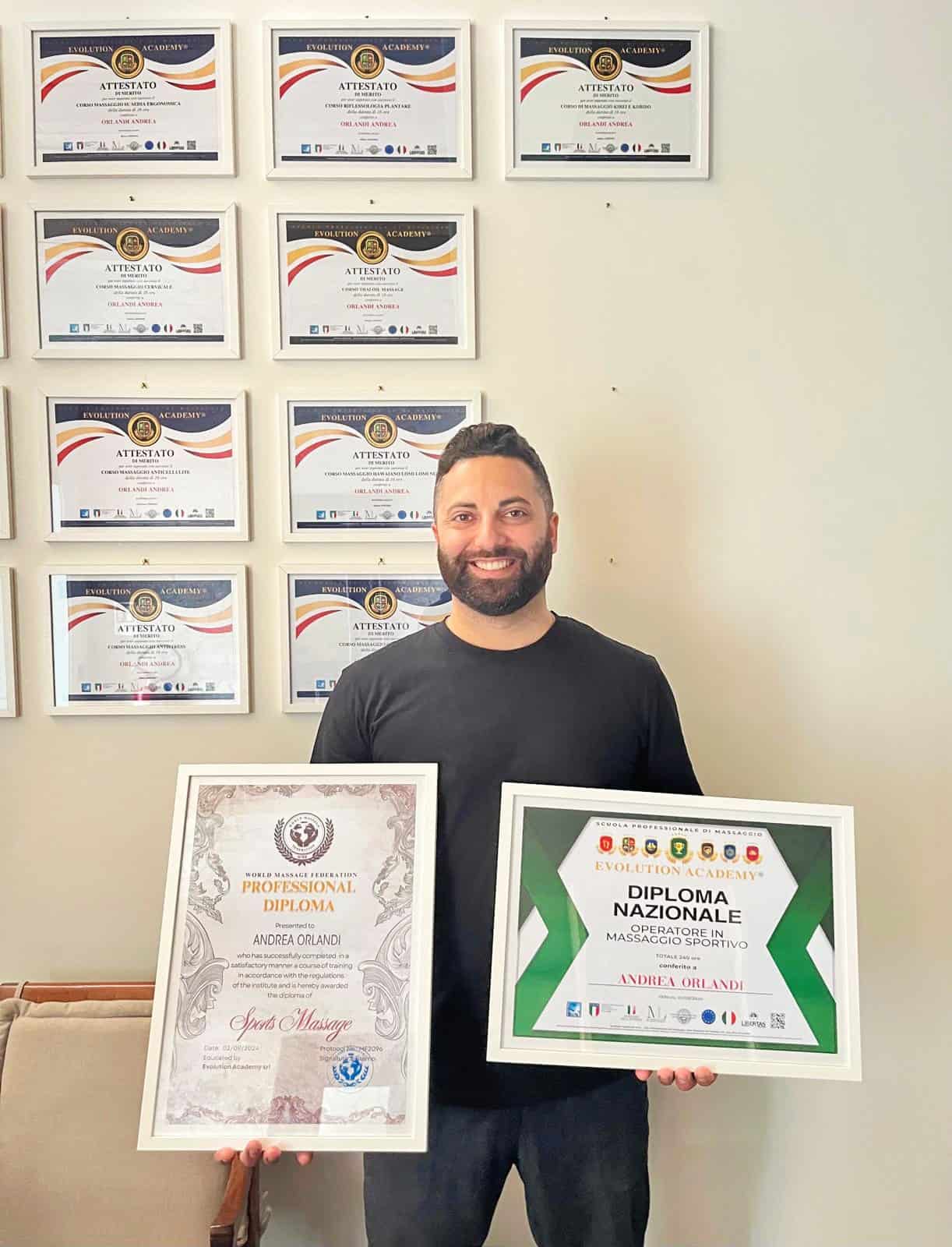 Attestati di formazione e diplomi di successo presso Evolution Academy per massaggi e sport.
