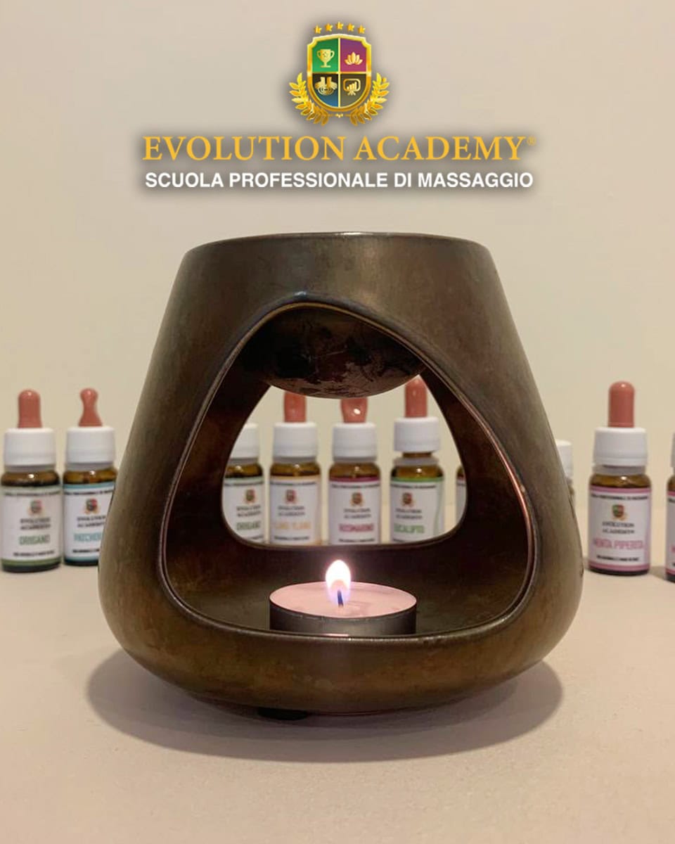 Massaggio con oli essenziali_ Scuola di Massaggio Evolution Academy